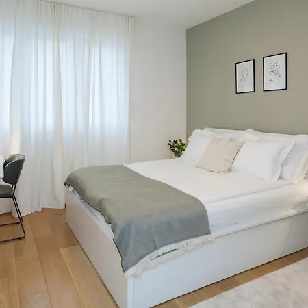 Lägenhet Luxury Ivari *