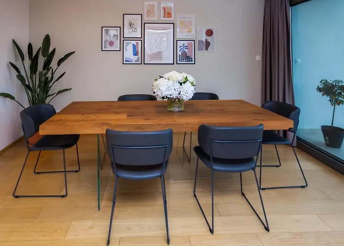 Luxury Ivari سبليت