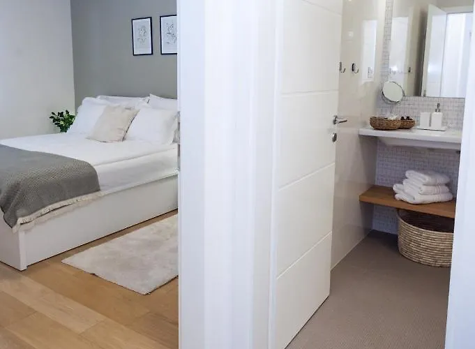 Luxury Ivari سبليت