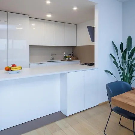 Luxury Ivari 아파트 *