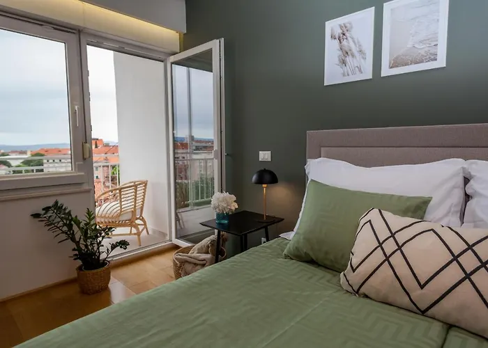 Luxury Ivari *